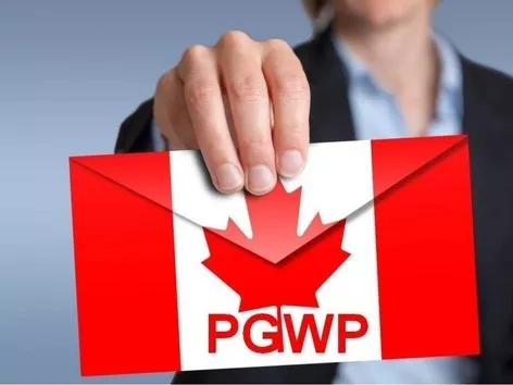 Nouveau permis de travail post-diplôme au Canada : changements, exigences et liste des programmes de formation qui servent de base à l’obtention du PTPD