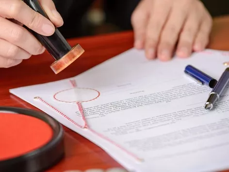 Übersetzung und Apostille von Dokumenten in der Ukraine: Wer braucht den Service und wie bekommt man ihn?