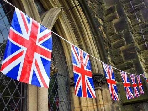 Робота у Великій Британії для іноземців: топ вакансій у 2025 році, рівень оплати та перспективи