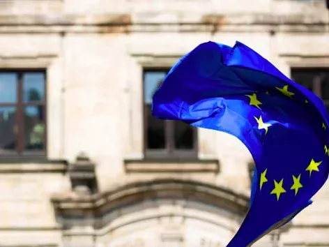 Блакитна карта у ЄС: вимоги та процедура оформлення у 2025 році