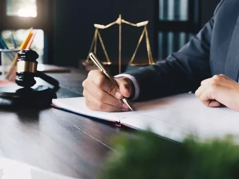 Юридичні послуги компанії Visit World: консультації з міграції та відкриття бізнесу