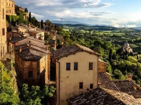 Переезд из США в Италию: поселок на острове Сардиния предлагает иностранцам приобрести дома за 1 евро и способствует переезду цифровых кочевников