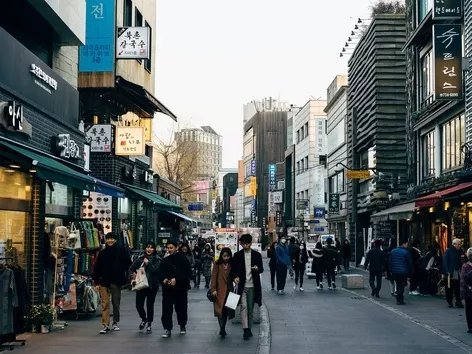 Працевлаштування в Південній Кореї для експатів у 2024 році: доступні види робочих віз, процедура оформлення дозволу та корисні поради