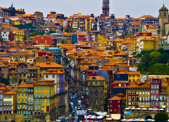 Працевлаштування в Португалії для експатів у 2024 році: ринок праці, де шукати роботу, типи робочих віз, особливості підписання трудового договору та багато іншого