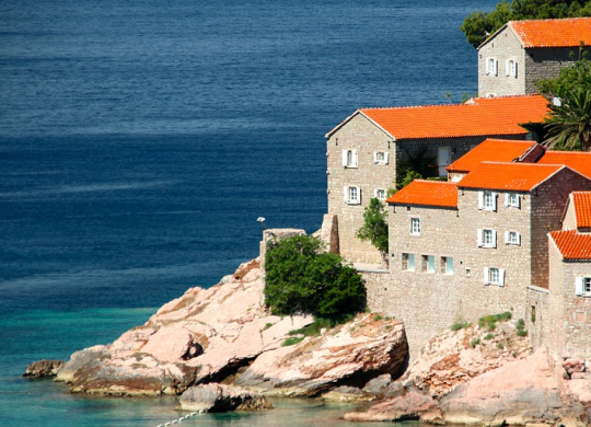 Переїзд до Чорногорії у 2024 році: переваги та недоліки отримання ВНП