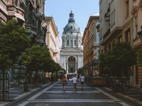 White Card of Hungary: what kind of permit is it, who can get it and the procedure for obtaining it