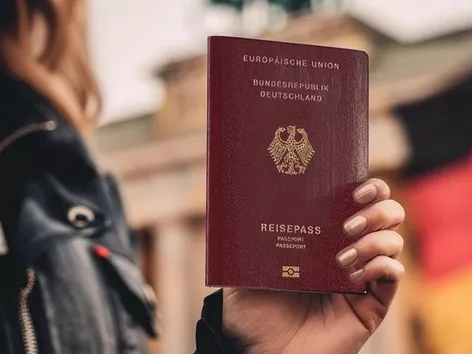 Громадянство Німеччини у 2025: скасування прискореної процедури та нові реалії для іммігрантів