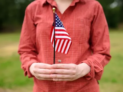 How to work in the USA without a job offer:visa options available in 2025