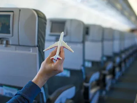 Компенсація за затримку та скасування рейсу: права пасажирів у різних країнах світу та порядок їх отримання