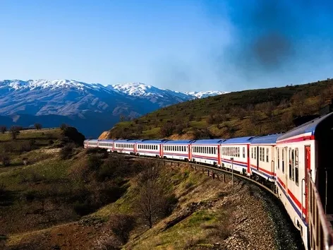 Месопотамський експрес: у Туреччині запустили новий туристичний потяг
