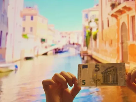 Туристичні податки по всьому світу у 2025 році: що це таке, які країни стягують та розмір