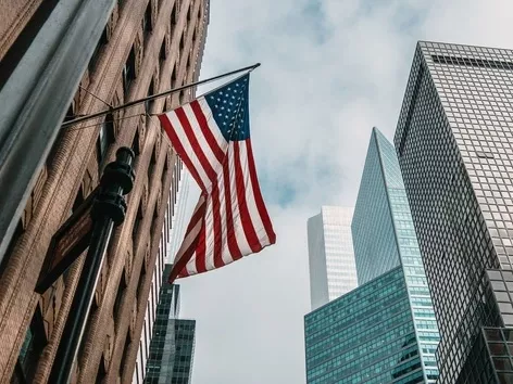 З 25 лютого 2025 року всі іноземці в США повинні реєструватись: що відомо?